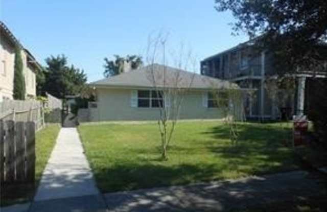 5661B WOODLAWN Place photos photos