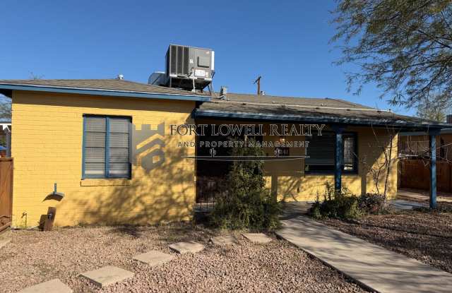 Welcome to this charming 2-bedroom, 1-bathroom + Den! photos photos