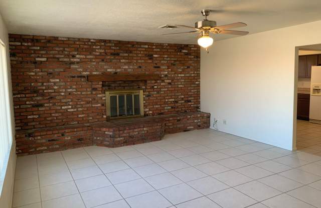 3 BEDROOM HOME WITH EXTRA STORAGE & GREAT OUTDOOR SPACE Gallery 3