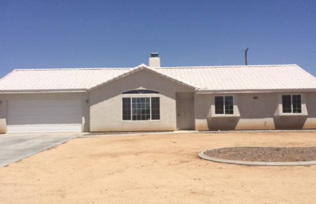 3 BEDROOM HOME NEAR KIOWA - 12421 Redwing Road, Apple Valley, CA 92308