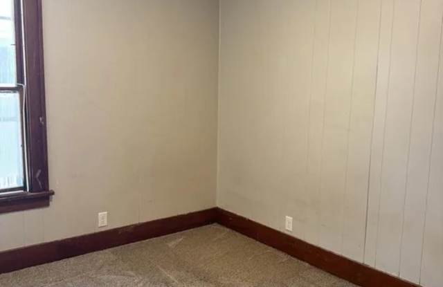 602 N Broadway Gallery 4
