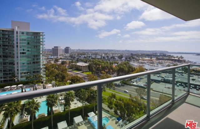 13700 Marina Pointe Dr unit: 931 photos photos