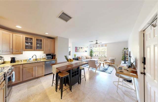 530 Northeast 15th Court photos photos