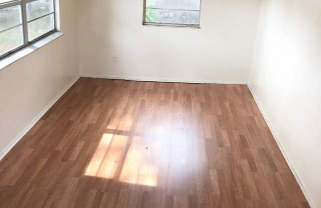Spacious 2BR/1BA Single-Family Home Close to Downtown! - 1117 West 5th Street, Lakeland, FL 33805