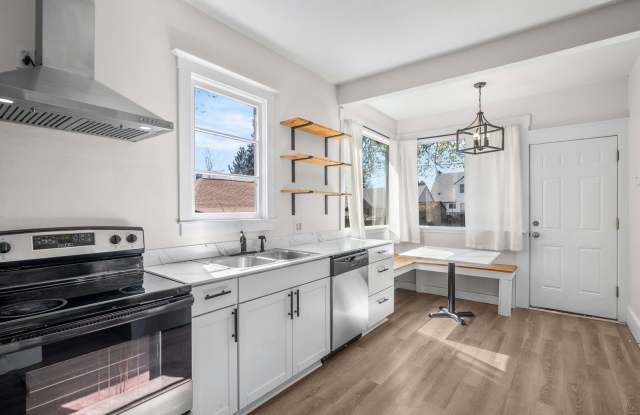 Great Location! Northtown Charmer! photos photos