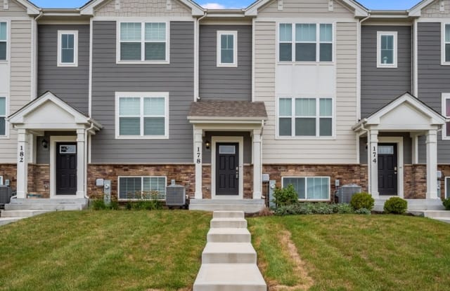 178 Goldenrod Dr - 178 Goldenrod Dr, Elgin, IL 60124