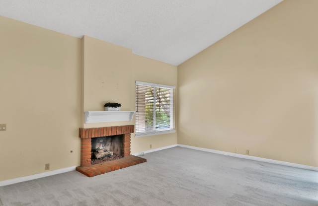 1996 Willow Tree Court Gallery 2