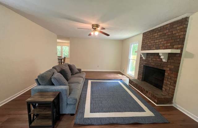 Room in 3 Bedroom Home at Hillsboro Rd SW Gallery 3