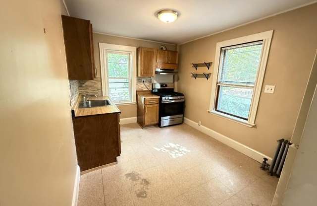 210 Quincy Ave photos photos