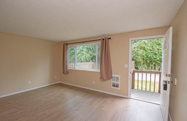 Cozy 2BD Duplex With Driveway Parking In Rose Village Neighborhood! Gallery 4