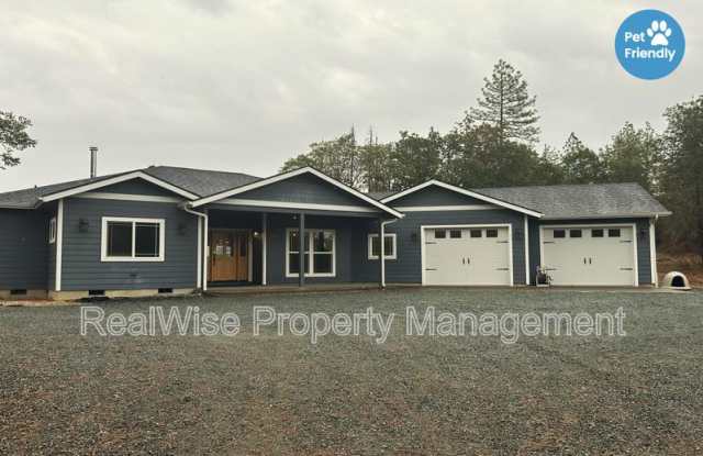 235 Needlewood Dr - 235 Needlewood Drive, Josephine County, OR 97526