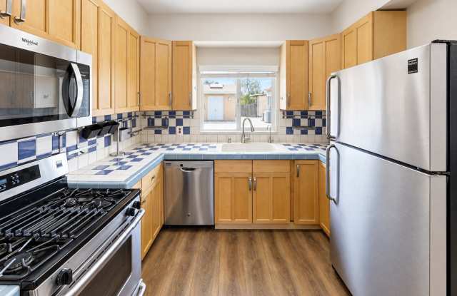 HUGE 5BD/3BA w/ View!! Gallery 4