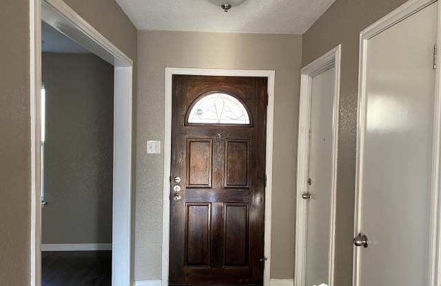 10904 Humington Drive Gallery 2