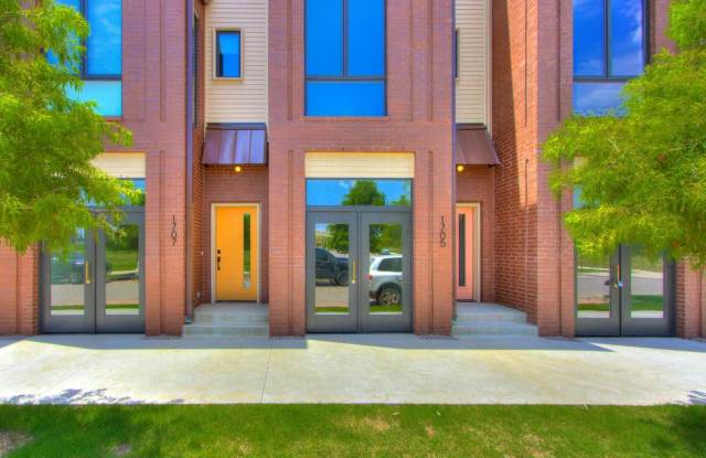 Incredible Wheeler District Townhome - 1705 Wheeler Street, Oklahoma City, OK 73108