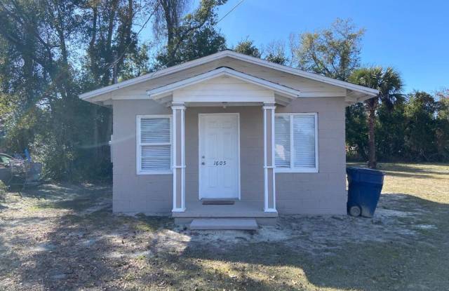 1605 Flower Ave photos photos