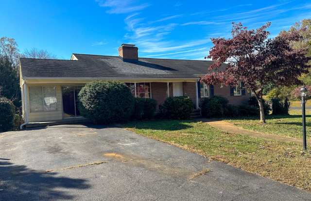 5Bedroom/3bath Woodbrook Neighborhood Rental - 302 Brentwood Road, Albemarle County, VA 22901