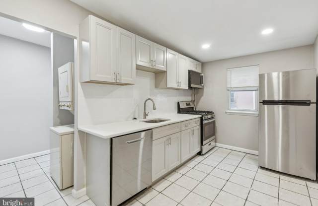 2131 CHRISTIAN Street unit: 2 photos photos