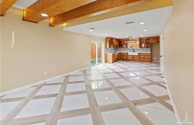 1405 E Karen Drive Gallery 4