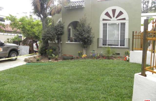 2239 N BEACHWOOD DR - 2239 Beachwood Drive, Los Angeles, CA 90068
