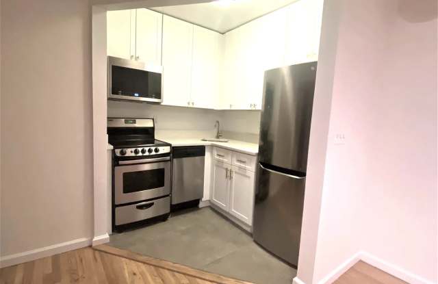 525 W 49th St Apt 3D - 525 West 49th Street, New York City, NY 10019