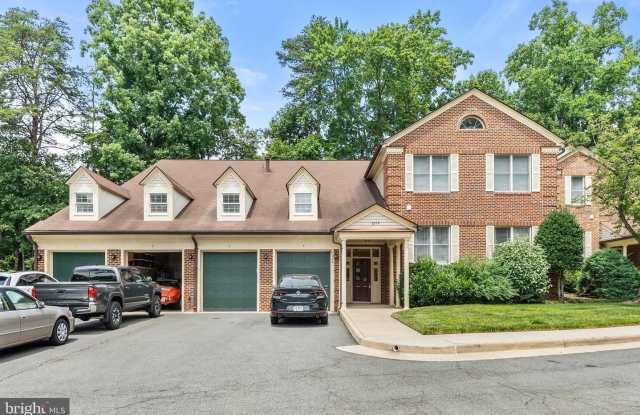 7254 GLEN HOLLOW CT #3 - 7254 Glen Hollow Court, Annandale, VA 22003