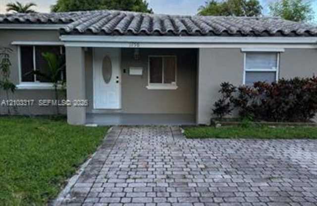 1758 NE 177th St # 0, North Miami Beach, FL 33162 Gallery 3