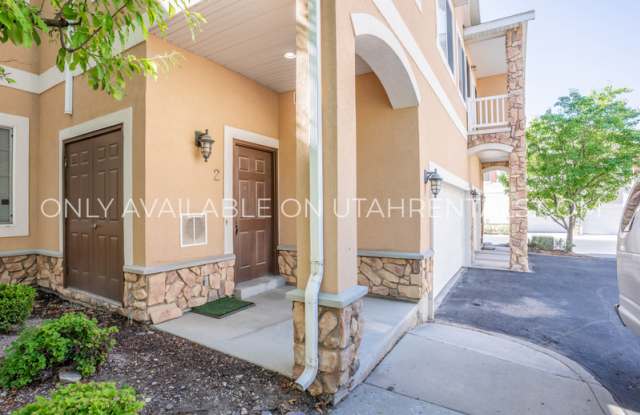 1061 Canyon Meadow Dr photos photos