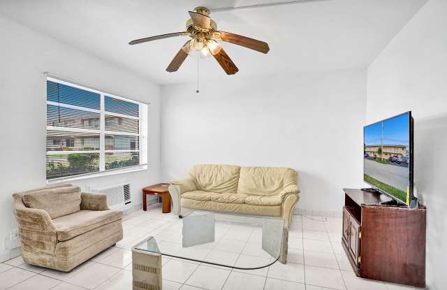 2001 Northeast 38th Street - 2 Gallery 4