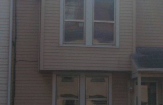 3 Bdrm, 1.5 Bath Twin-Semi Detached home Gallery 1