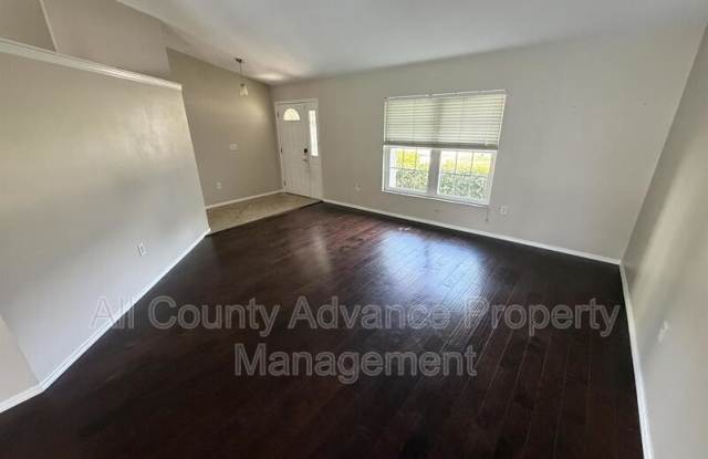 3232 Oakwood Pl Gallery 2