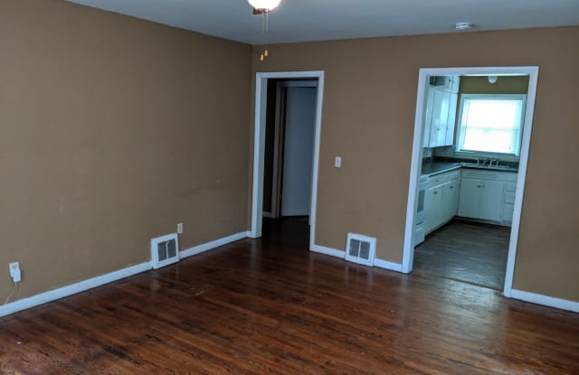 8705 E Smart Ave - 8705 E Smart Ave, Kansas City, MO 64125