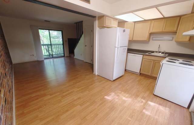 2 Bed/1 Bath overlooking Iuka Ravine Gallery 4