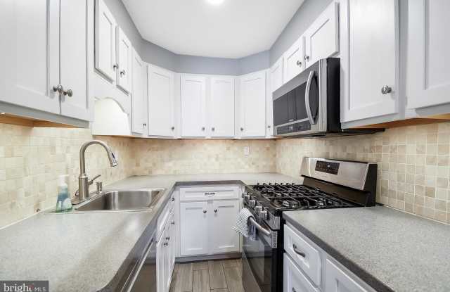 807 SURREY Lane - 807 Surrey Lane, Delaware County, PA 19036 807 SURREY Lane - 807 Surrey Lane, Delaware County, PA 19036