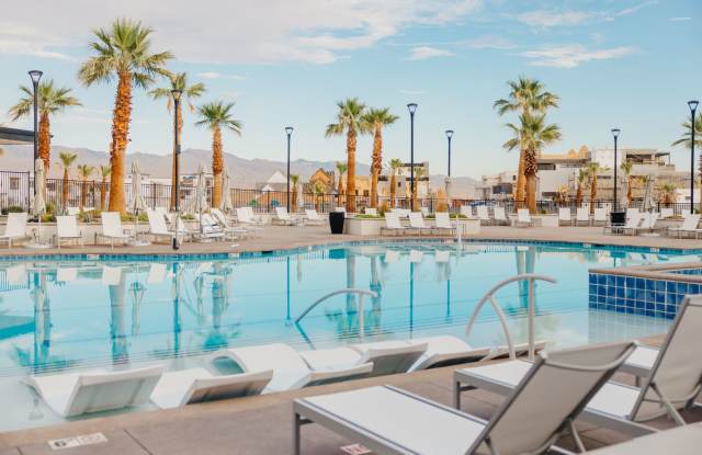 Amenities Galore! Desert Color 3 Bed townhome Gallery 3