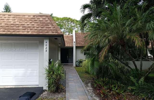 4023 N Cypress Dr - 4023 North Cypress Drive, Pompano Beach, FL 33069