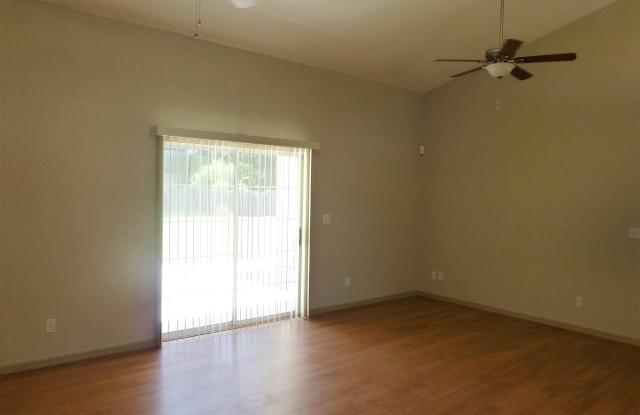 4032 White Pine Ln Gallery 2