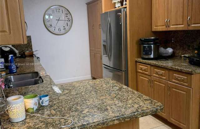 17242 NW 73rd Avenue, Hialeah, FL 33015 Gallery 3