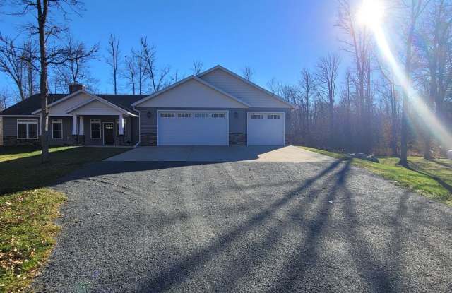 Three Bedroom 2.5 Bath House - 11840 Lamon Road Northeast, Beltrami County, MN 56601