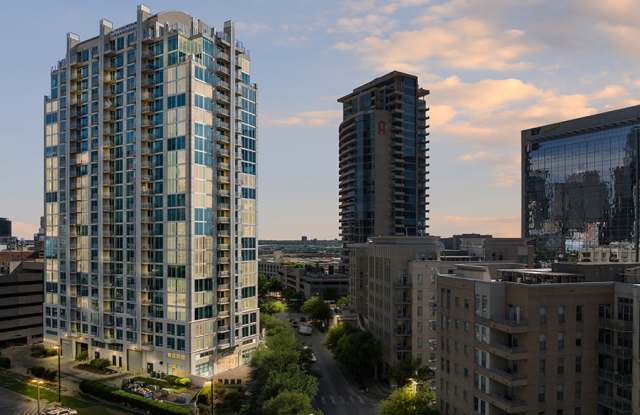 SkyHouse Dallas Apartments Victory Park Gallery 2