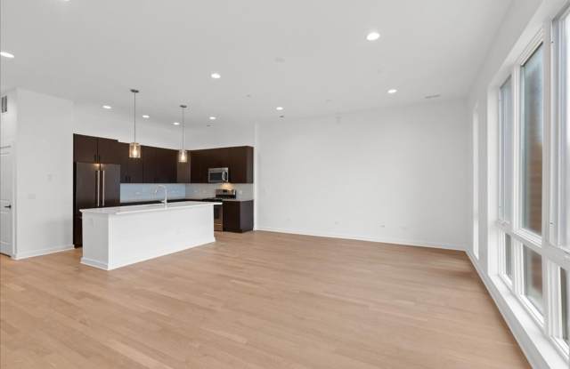 2 Bedroom, 2 Bath Apartment in Heart of West Town Gallery 1