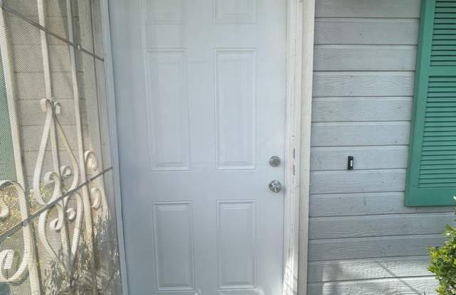 3 Bedroom  2 bathroom home in Oakdale. Gallery 3
