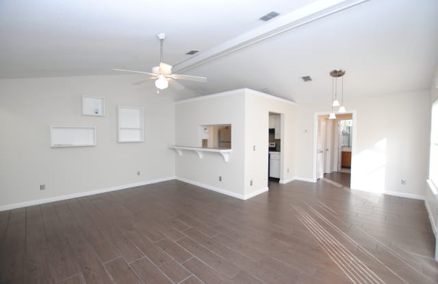 5685 Marathon Pkwy Gallery 3