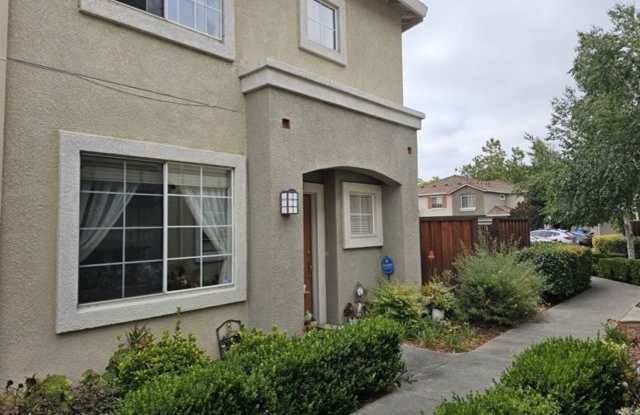 Modern 3BD/3BA Townhouse in Prime Union City Location – Walk to BART, Shops  More! - 34773 Rumford Terrace, Union City, CA 94587