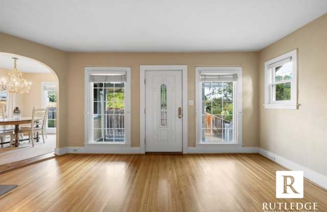 Beautiful 3 bedroom home in Talent! Gallery 4