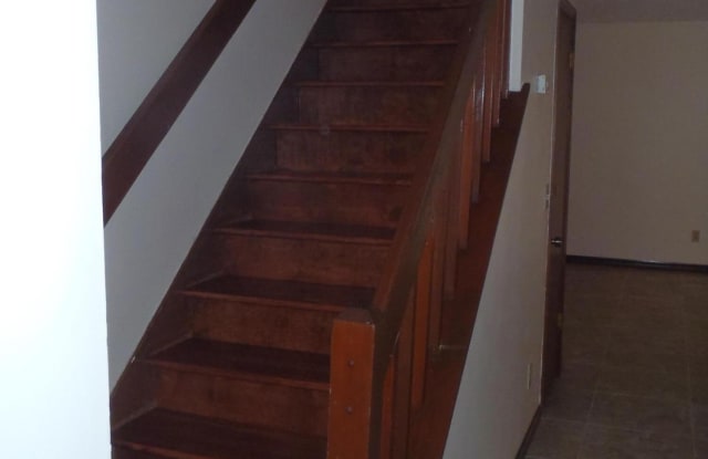 5671 BENNINGTON Drive Gallery 2