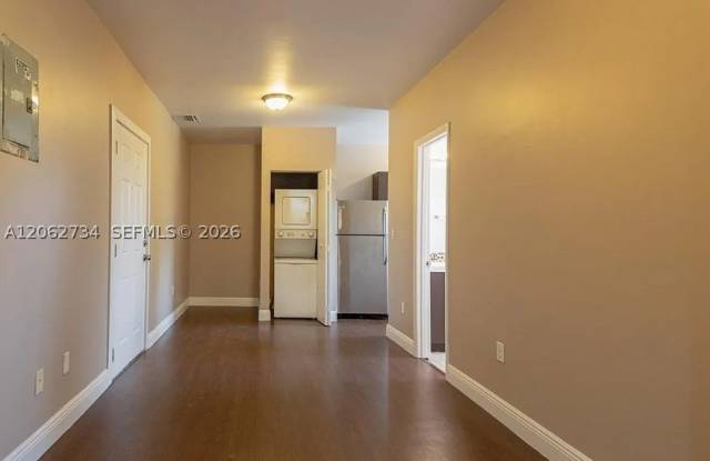 5416 NE 1st Ct Gallery 4