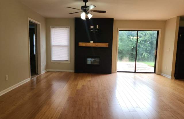 1/2 off 1st months rent – Minutes to Fort Campbell & I-24! Gallery 3