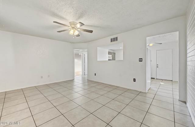 919 E VINEYARD Road Gallery 2