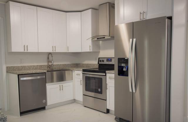 2325 NE 4th Avenue photos photos