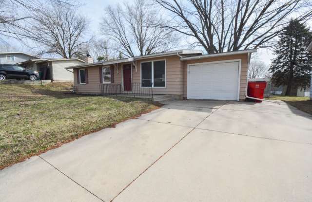 Terrific 3 bedroom home with large fenced yard! photos photos